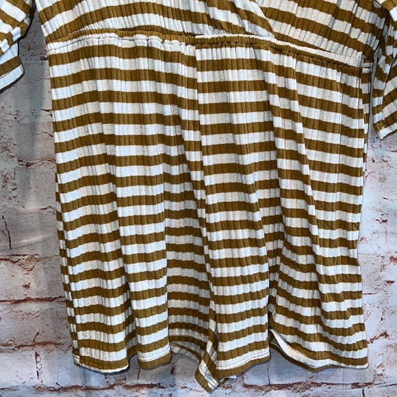 Urban Outfitters romper shorts big sleeves deep v neck mustard white stripe - Picture 5 of 8